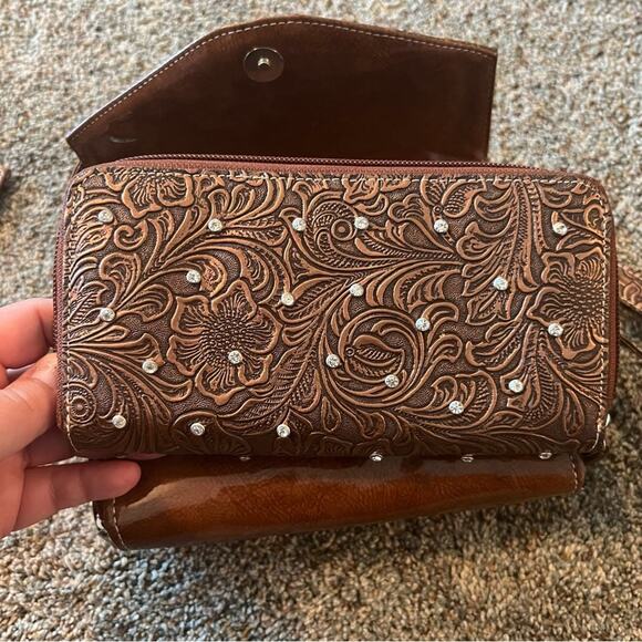 Traditions Pleather Brown Tooled Floral Purse & Wallet Set w/ Rhinestones - Picture 5 of 15